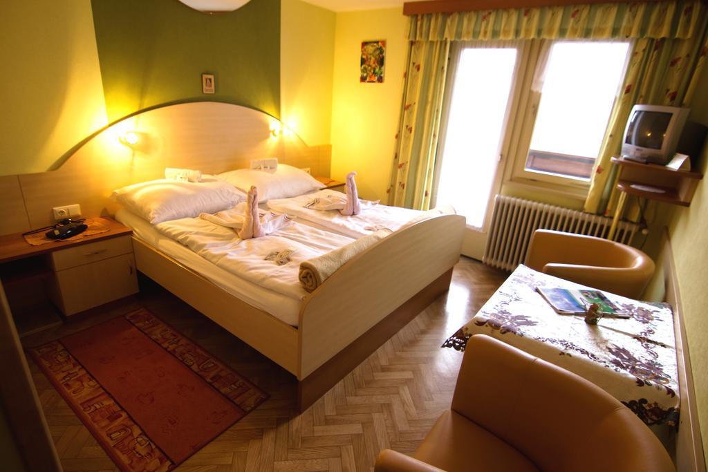 Gasthof Pension St. Wolfgang เคียร์ชแบร์ก อัม เวคเซล ภายนอก รูปภาพ